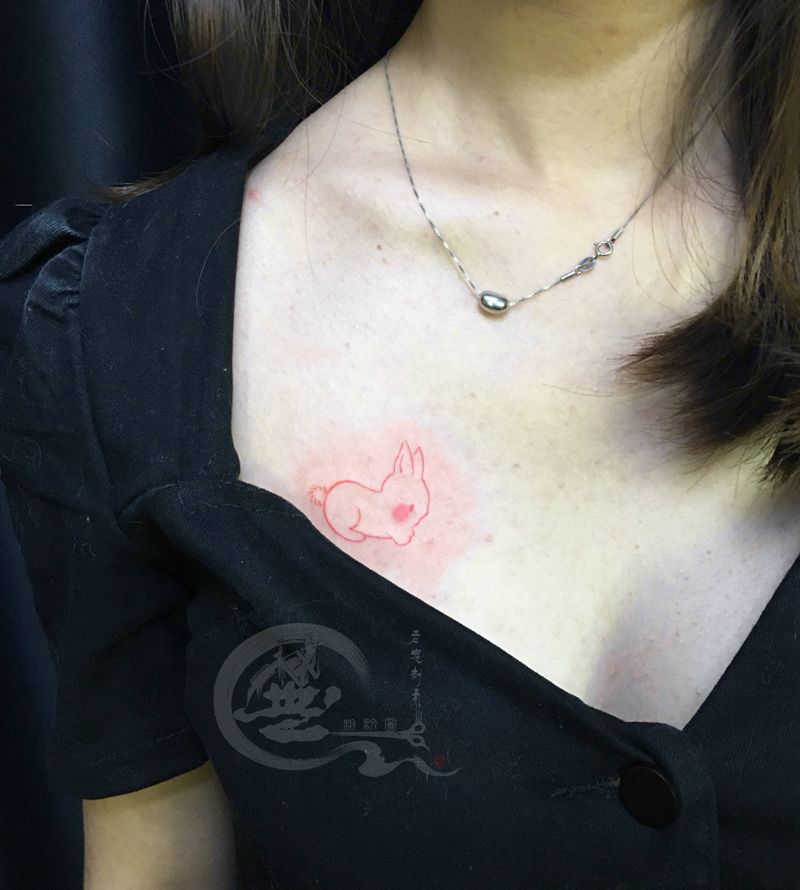 小清新纹身图片_胸部纹身图案