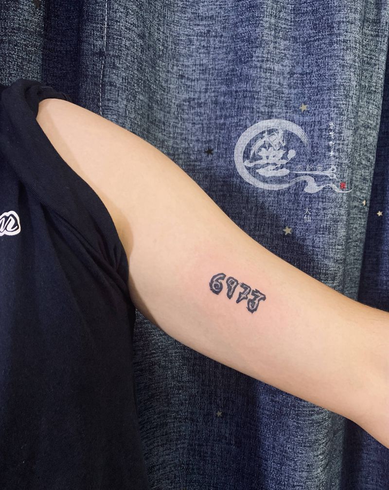 小字母纹身图片_手臂纹身图案