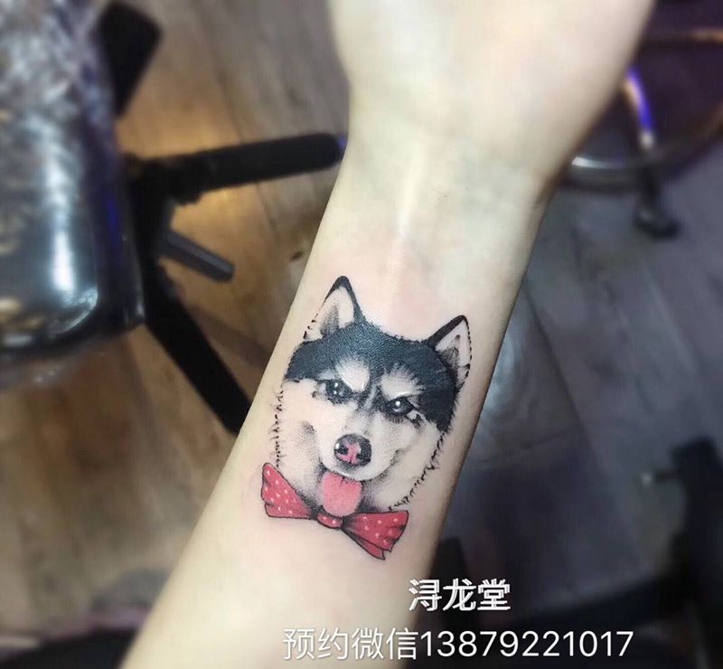 狗狗纹身图片_手臂纹身图案