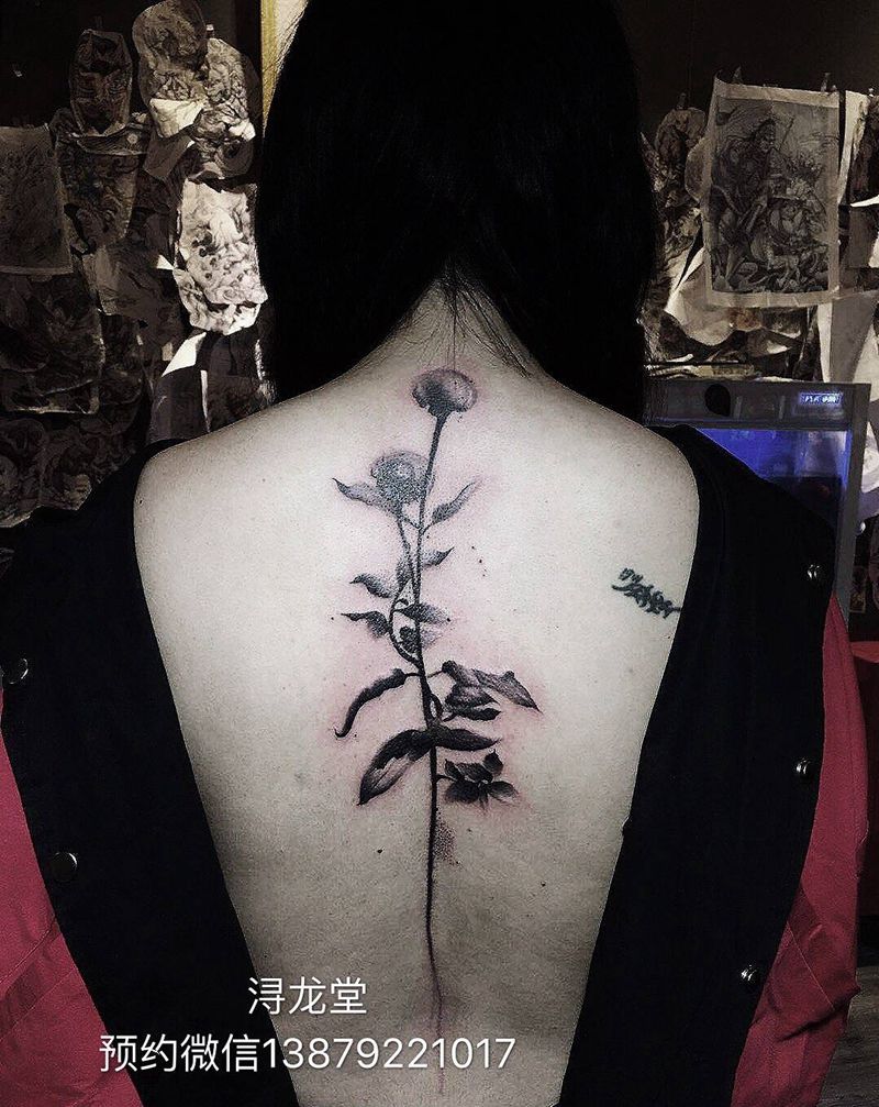 背部花纹身图片