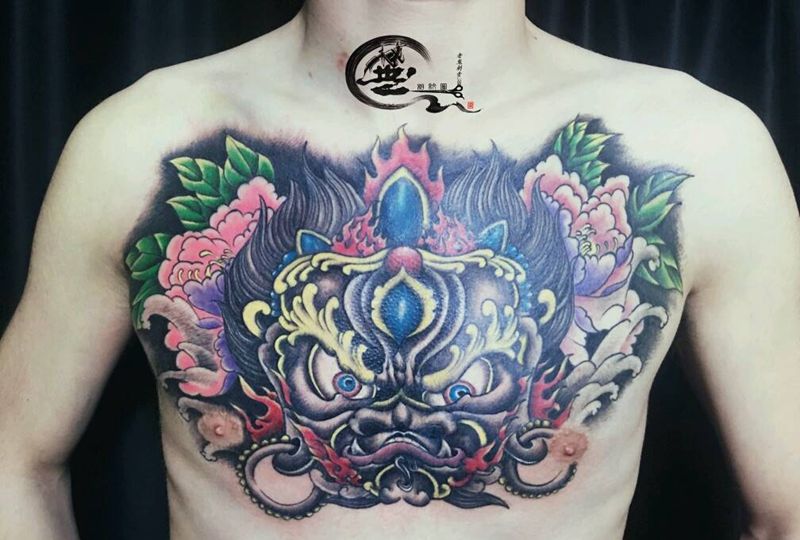 花胸传统纹身图片_胸部新传统纹身图案