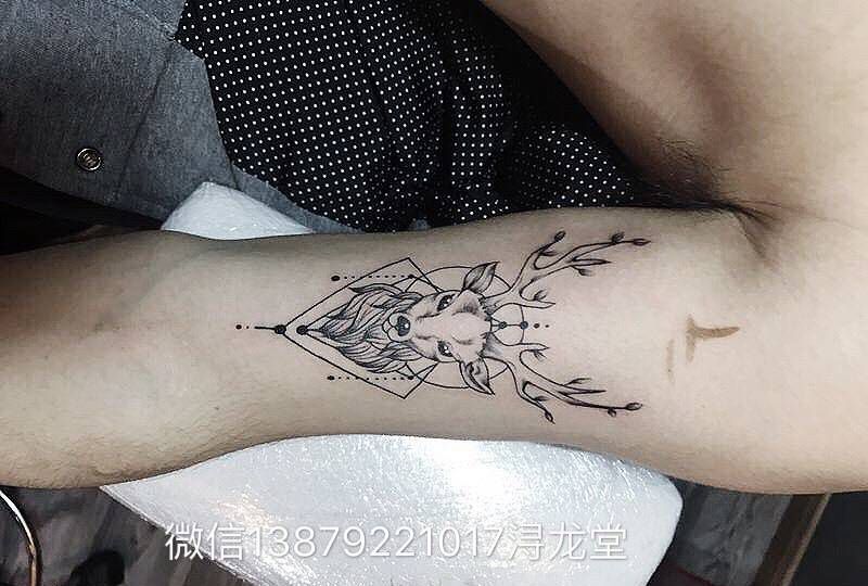 鹿纹身图片_原创动物几何手臂纹身图案