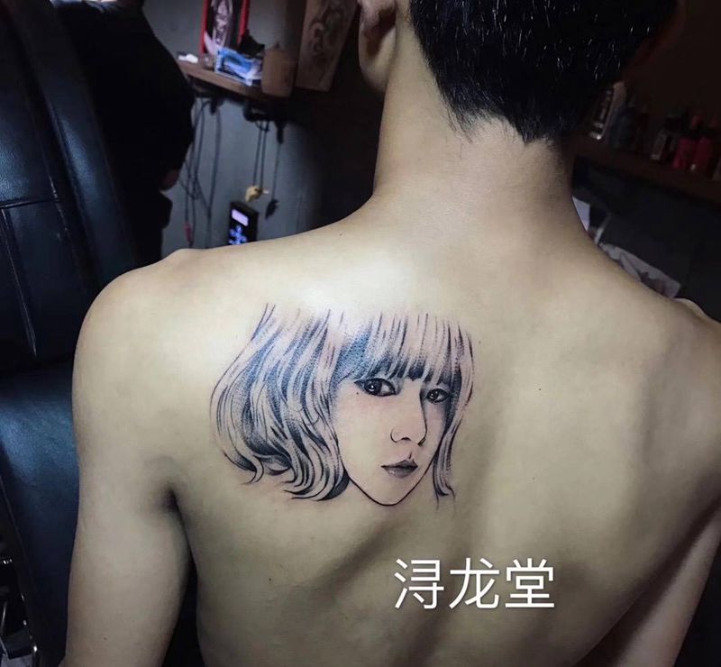 人物纹身图片_背部纹身图案