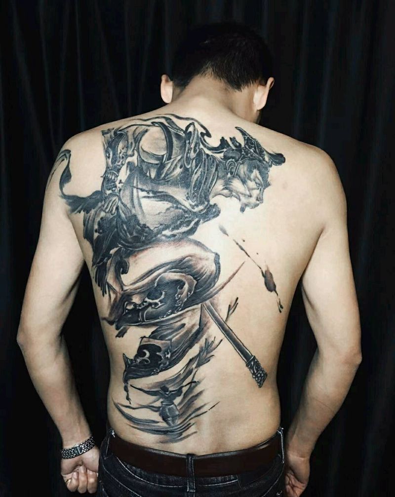 美猴王纹身图片_背部水墨纹身图案