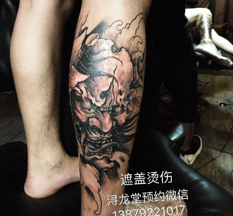 般若遮盖伤疤纹身图片_腿部纹身图案