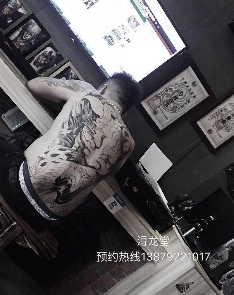 般若背部纹身图片_鬼神彩色纹身图案