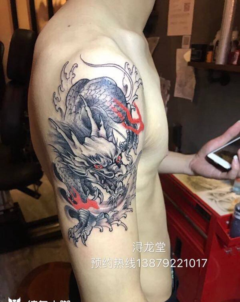 麒麟纹身图片_手臂彩色纹身图案