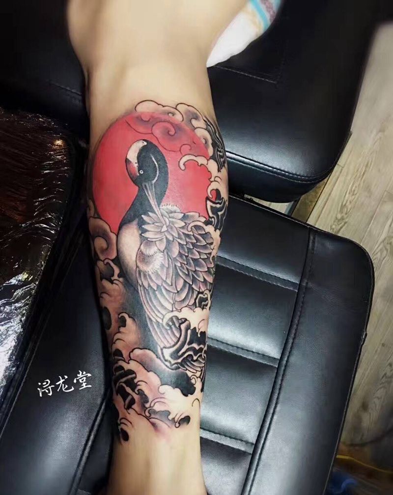 鹤纹身图片_腿部手臂成品动物彩色纹身图案