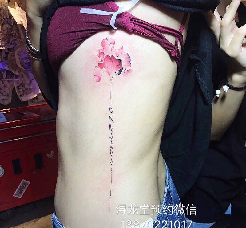 水墨花纹身图片