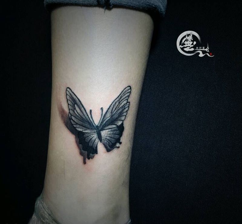 蝴蝶纹身图片_腿部小清新纹身图案