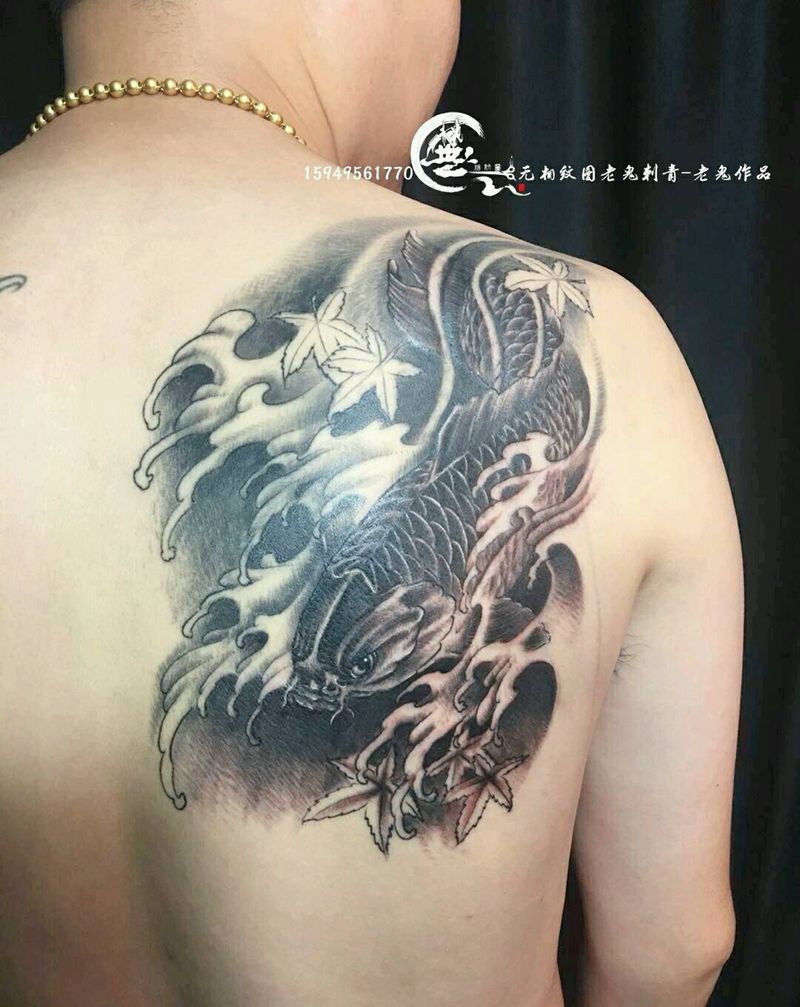 鱼纹身图片_背部传统成品纹身图案