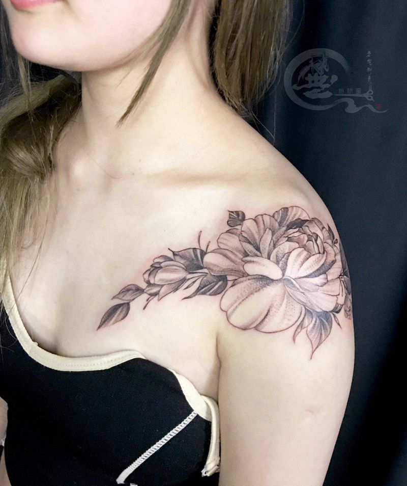 肩头素花纹身图片_肩部纹身图案