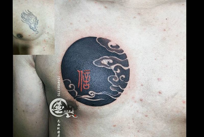 月纹身图片_胸部遮盖纹身图案