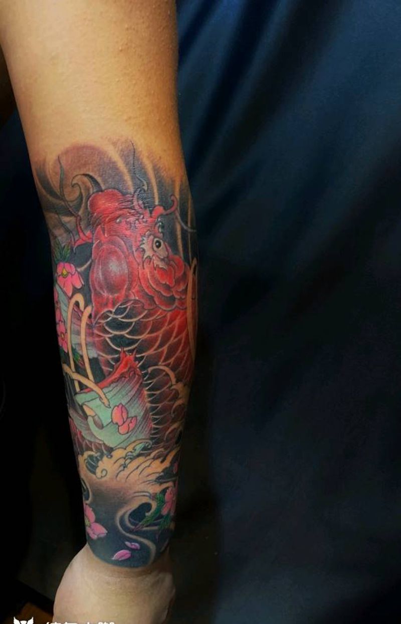 鲤鱼纹身图片_手部新传统纹身图案