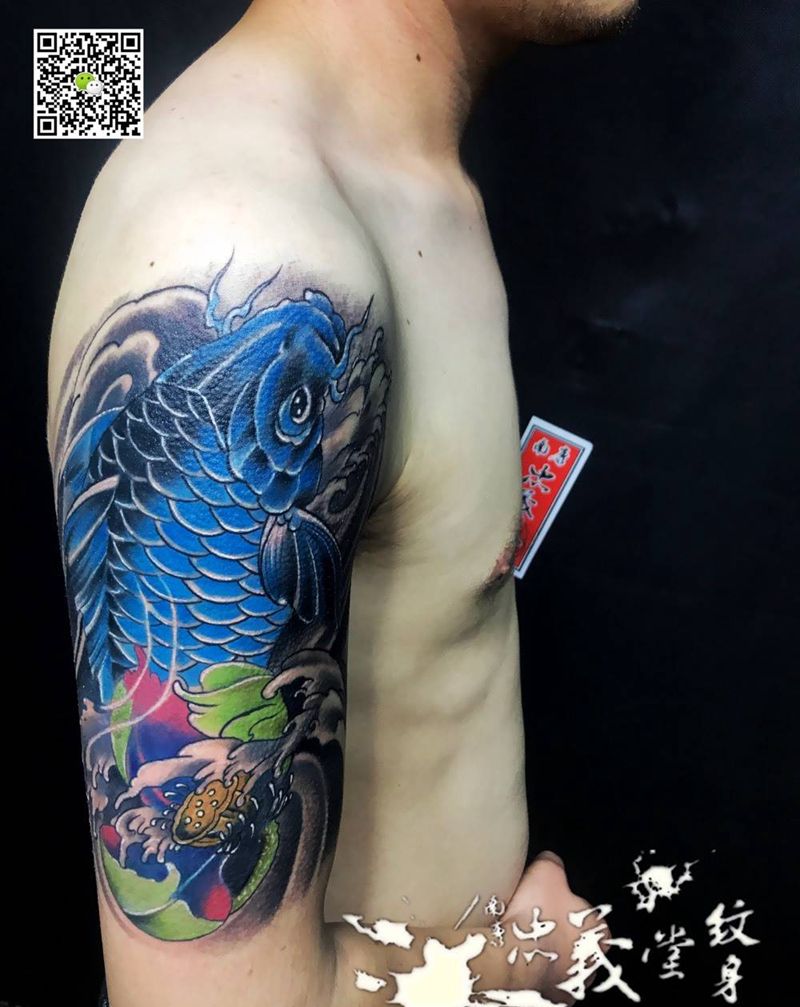 彩色鲤鱼纹身图片
