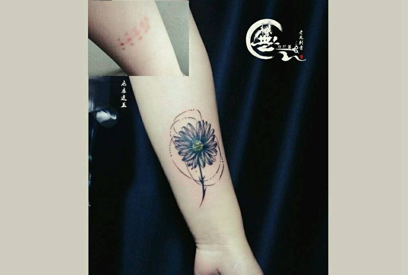 雏菊纹身图片_手臂清新花卉成品纹身图案