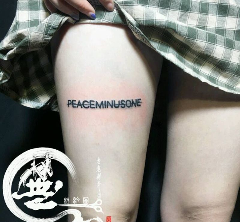 字母纹身图片_脚部英文纹身图案