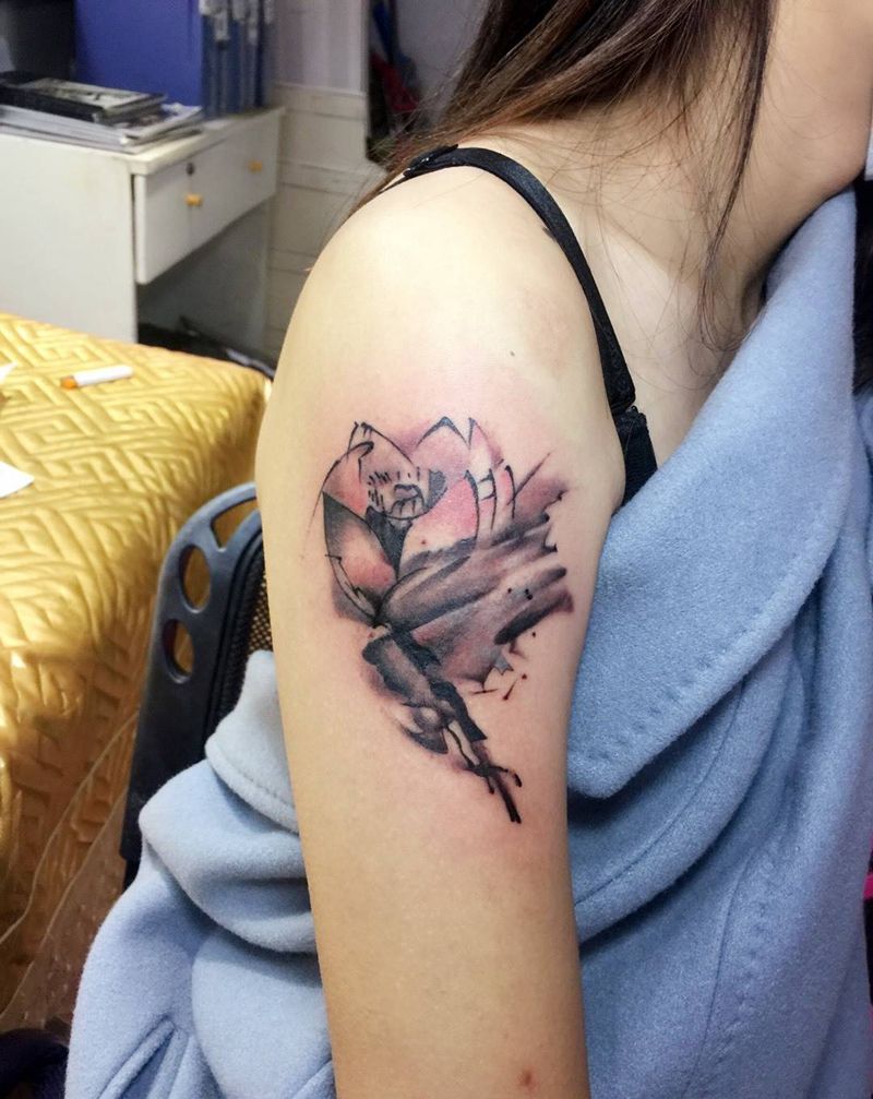 水墨 莲花 美女喜欢水墨风格纹身图片