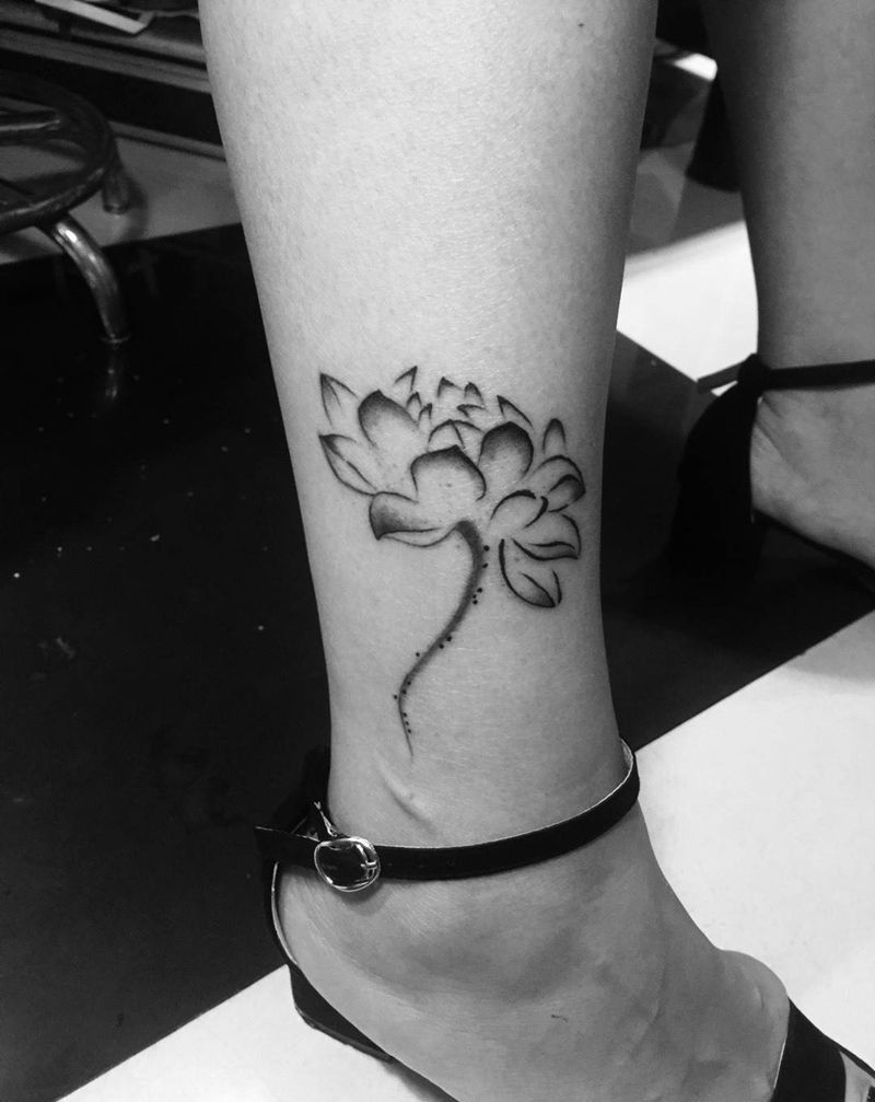 水墨莲花纹身图片