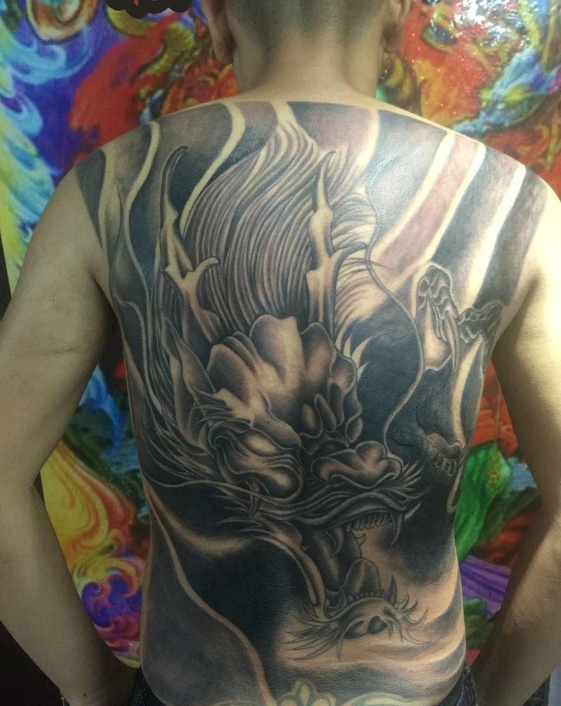 满背龙头纹身图片