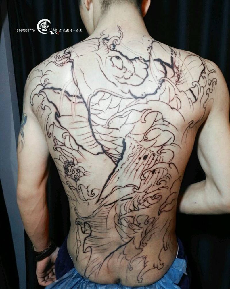 大鲤鱼纹身图片_背部传统半成品纹身图案