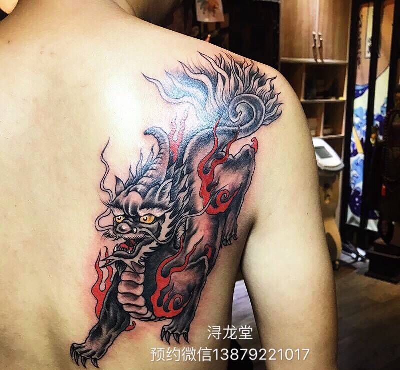 麒麟纹身图片_背部纹身图案