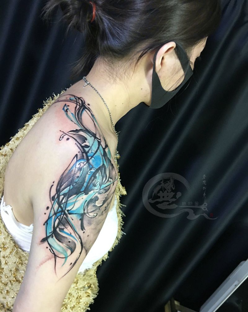 新中式纹身纹身图片_肩部新传统水墨纹身图案