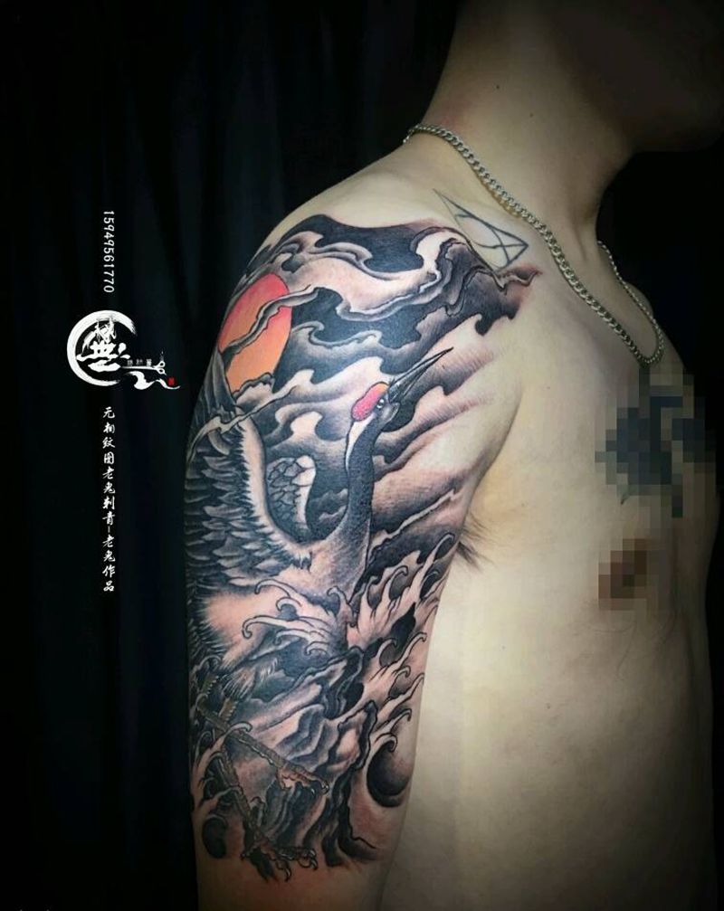 鹤纹身图片_手臂新传统鹤纹身图案