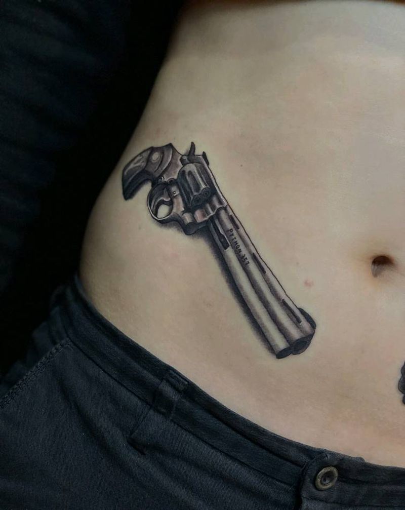 枪纹身图片_腹部欧美写实纹身图案