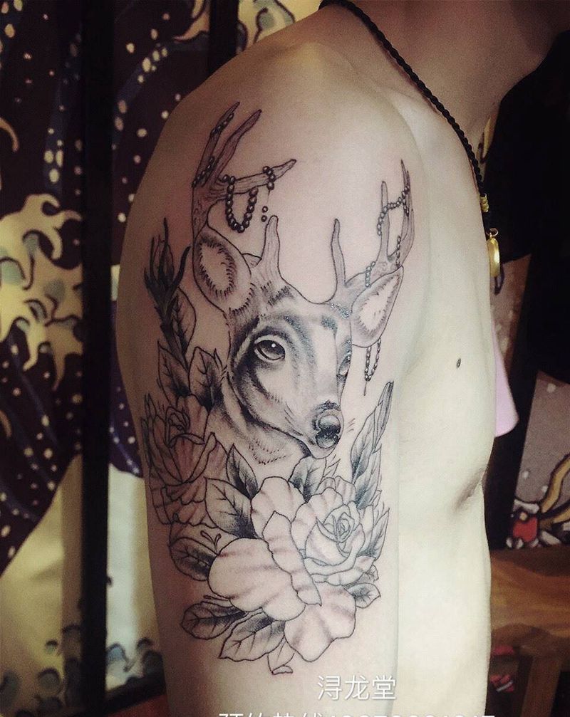 鹿纹身图片_手臂纹身图案
