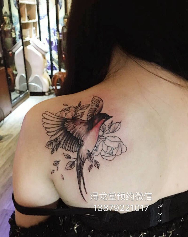 燕子玫瑰纹身图片
