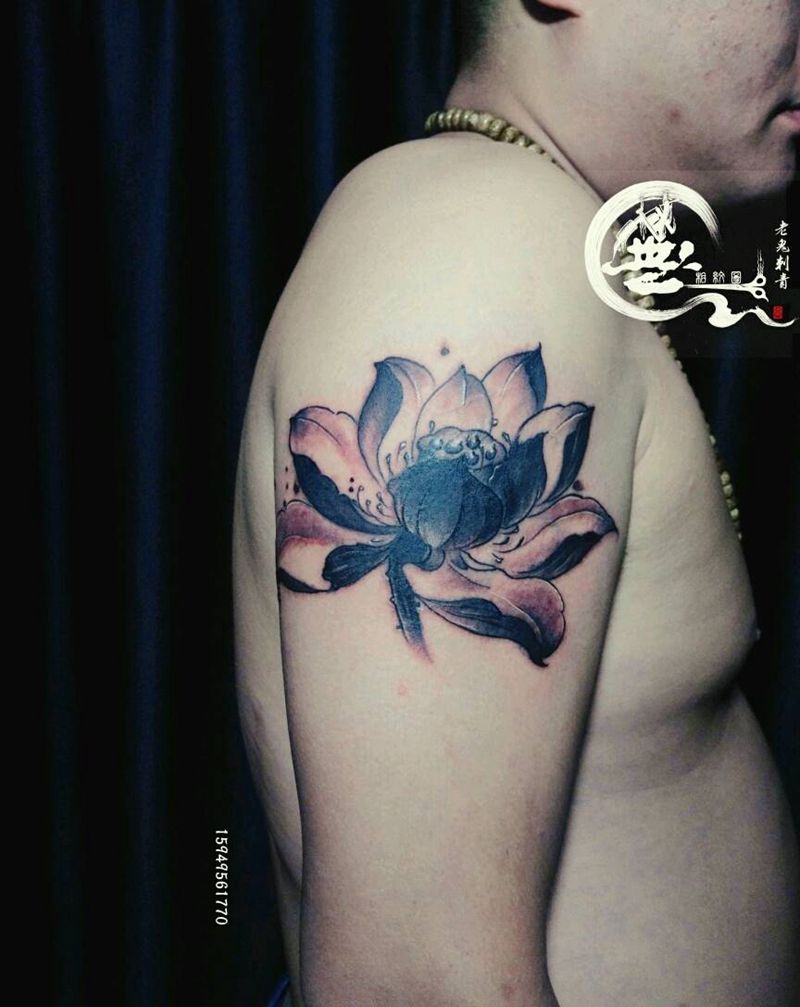 莲纹身图片_手臂传统花卉成品纹身图案