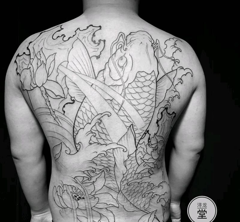 大背线条纹身图片