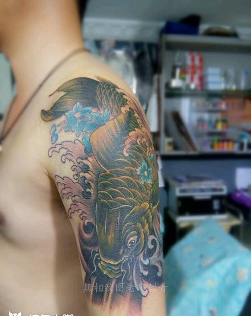 鲤鱼纹身图片_手臂传统成品纹身图案