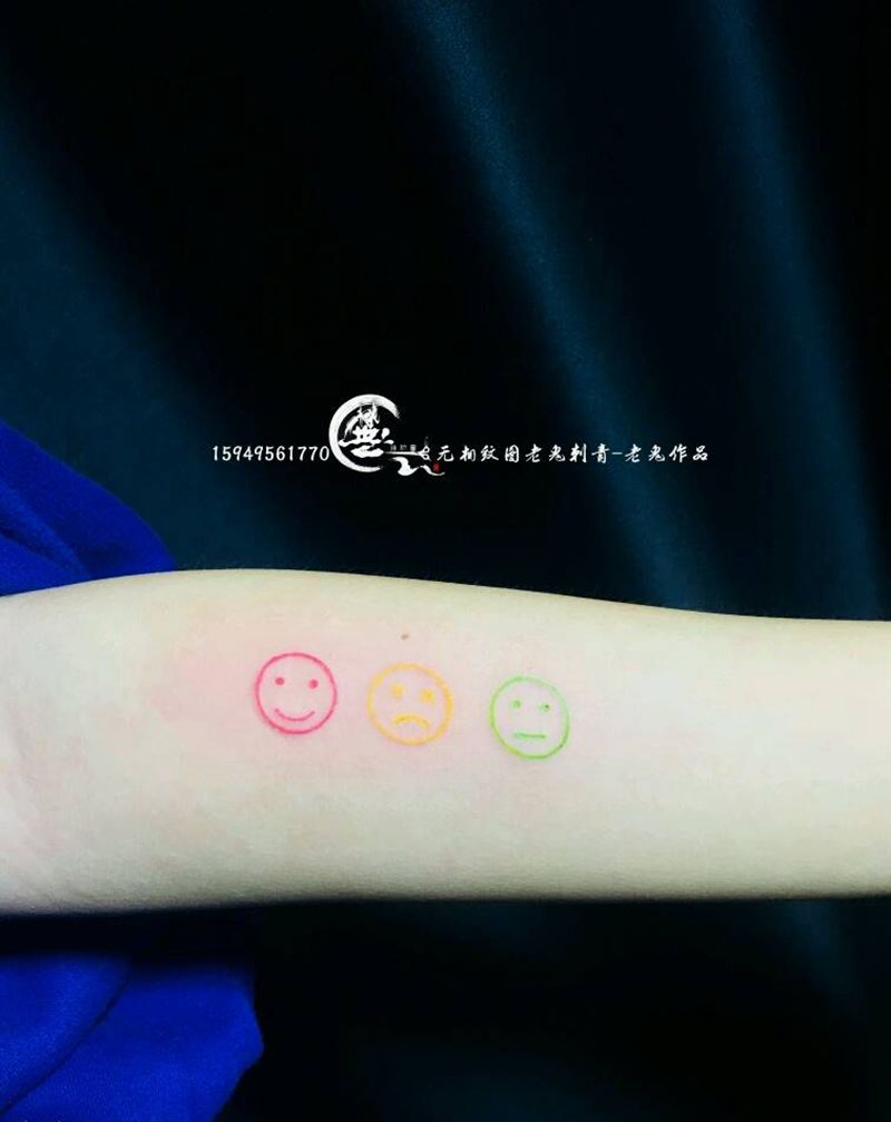 表情纹身图片_手部纹身图案