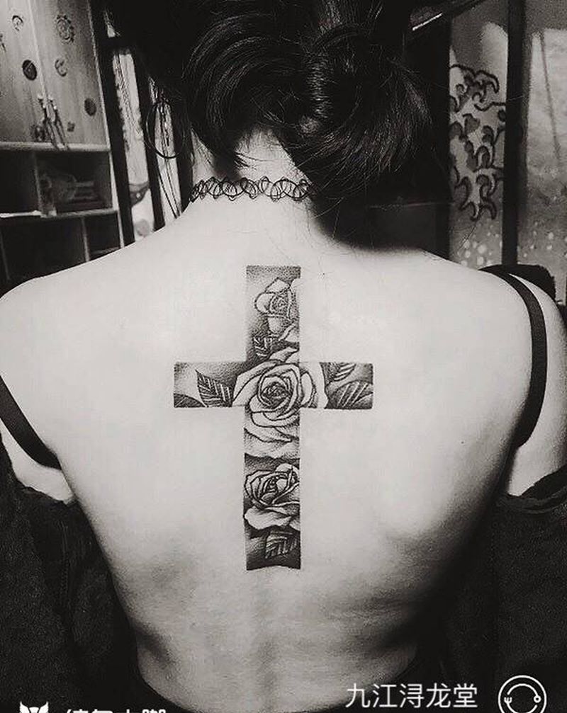 十字架花纹身图片