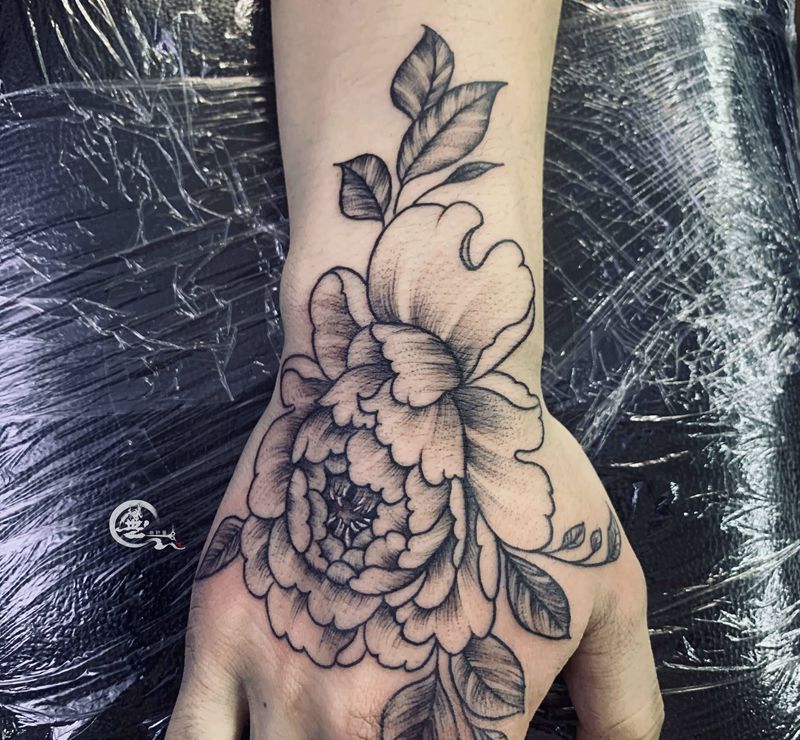 素花纹身图片_手部纹身图案