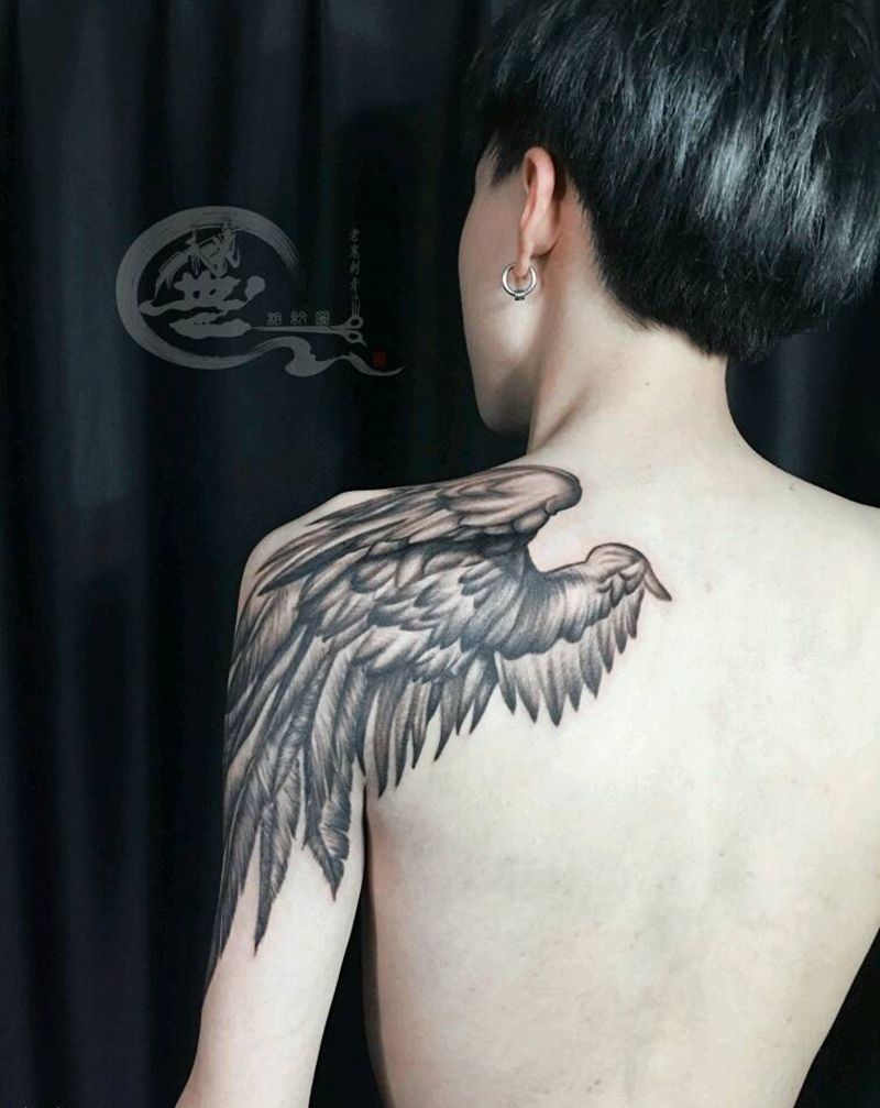 天使之翼纹身图片_肩部背部欧美写实纹身图案