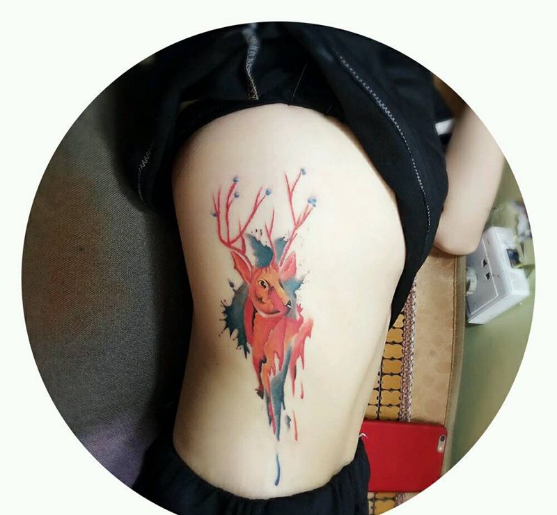 水墨鹿纹身图片