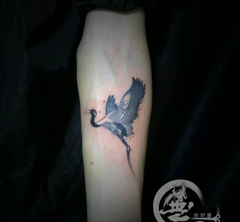鹤纹身图片_手臂水墨纹身图案