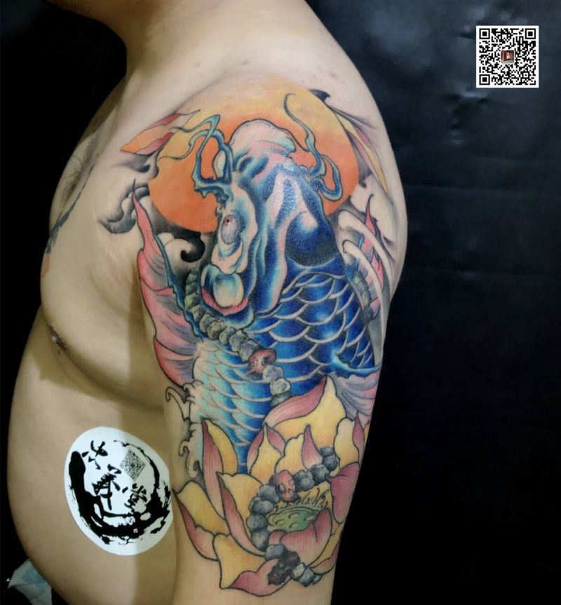 彩色鲤鱼纹身图片_手臂新传统纹身图案