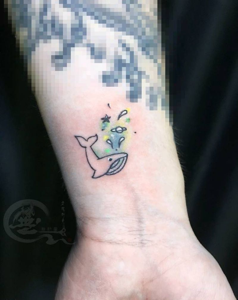 小鲸鱼纹身图片_手部小清新纹身图案