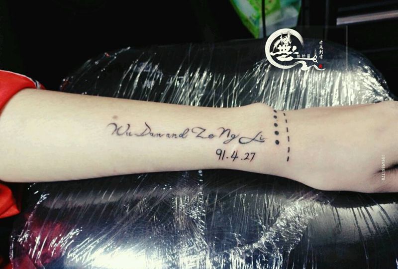 字母纹身图片_手部字符成品纹身图案