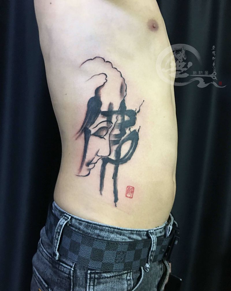 佛字纹身图片_腰部水墨纹身图案