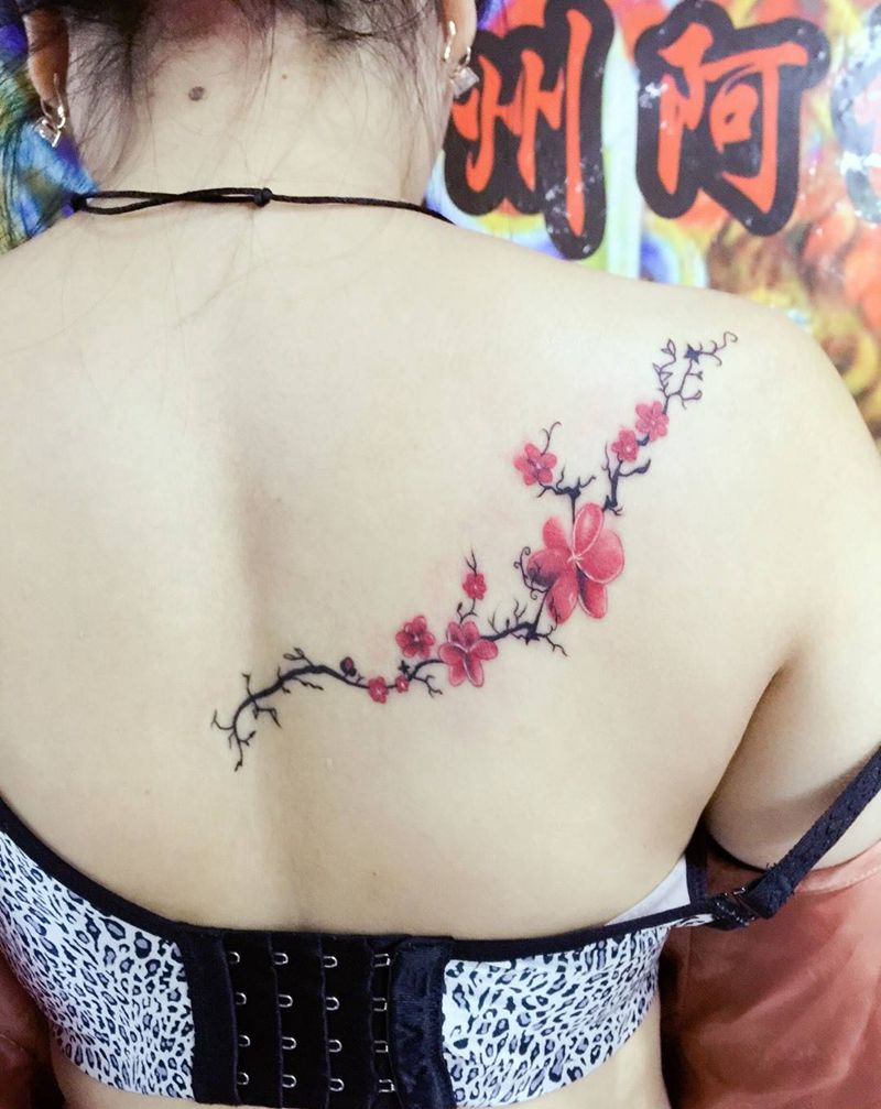 梅花 美女喜欢梅花的寓意纹身图片