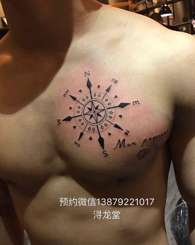 指南针字母纹身图片_胸部手臂字符清新纹身图案