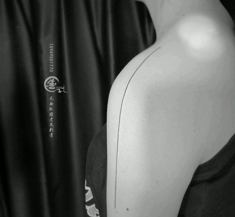 线条纹身图片_肩部纹身图案