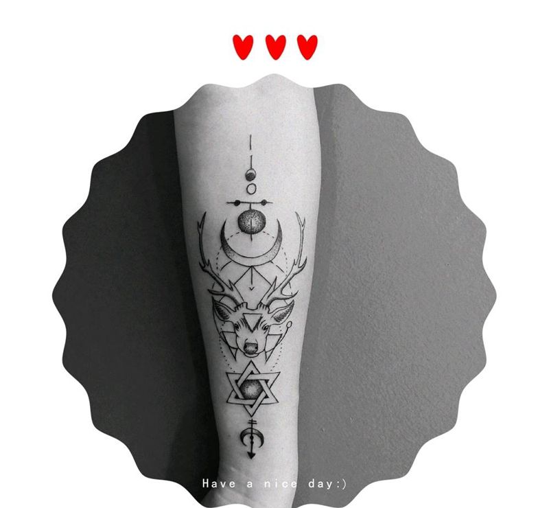 几何点刺纹身图片