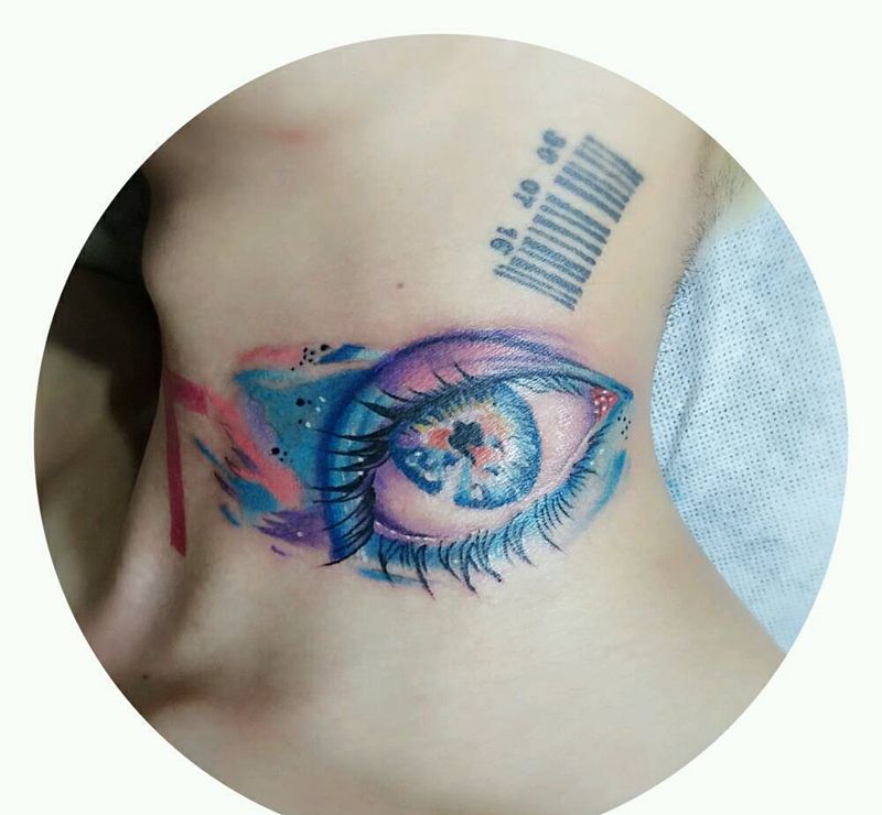 彩色立体眼睛纹身图片