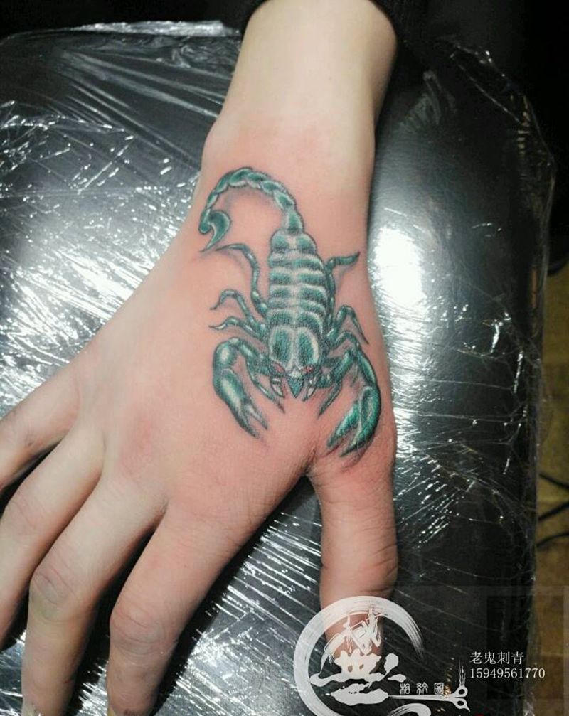 修改蝎子一枚纹身图片_手部修改成品纹身图案